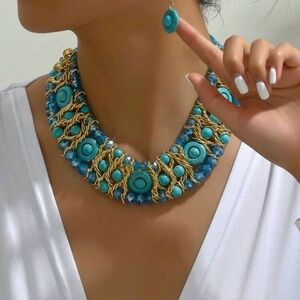 Elegant Turquoise and Gold Statement Necklace